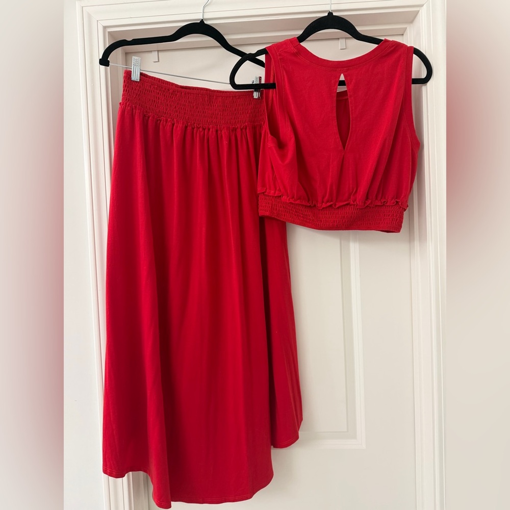 Red Sleeveless Two-Piece Set - Picture 5 of 5